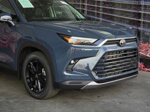Certified 2026 Toyota Grand Highlander AWD image 2