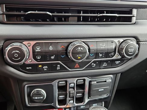 Used 2024 Jeep Wrangler Unlimited Rubicon 392 AWD/4WD image 20