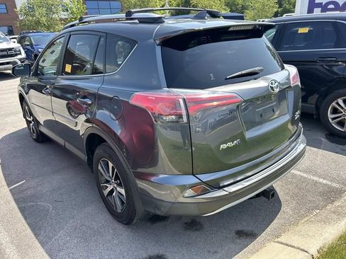 Used 2018 Toyota RAV4 XLE AWD/4WD image 8