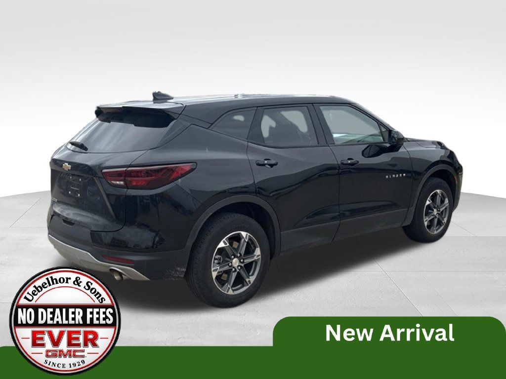 Used 2025 Chevrolet Blazer LT FWD image 5