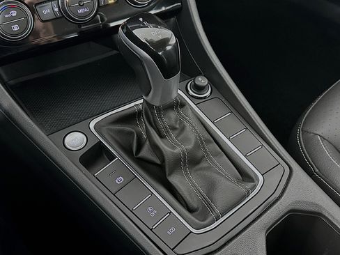 Used 2024 Volkswagen Jetta SE image 16