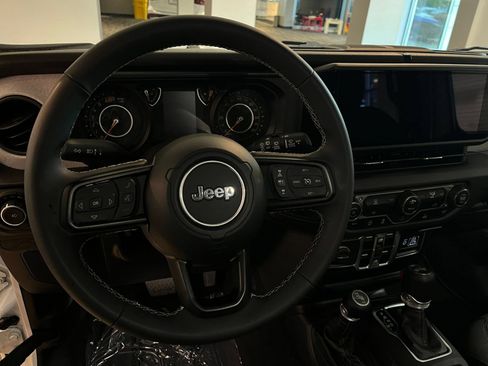 Used 2025 Jeep Wrangler Unlimited Sport AWD/4WD image 28