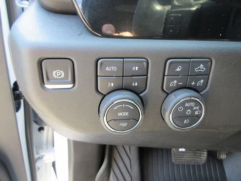 Certified 2025 Chevrolet Silverado 1500 LTZ AWD/4WD image 28