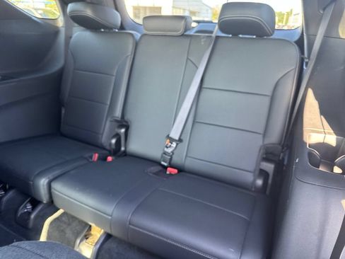 Used 2026 Chevrolet Traverse LT FWD image 12