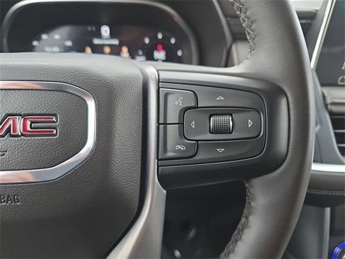 Used 2023 GMC Yukon XL SLT w/ SLT Premium Package image 22