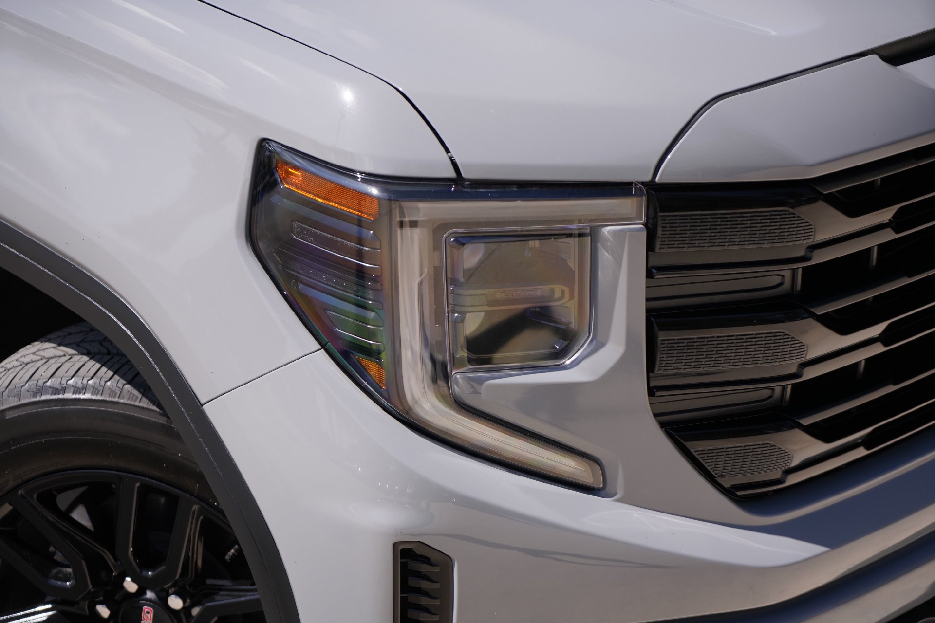 Used 2024 GMC Sierra 1500 Elevation AWD/4WD image 2