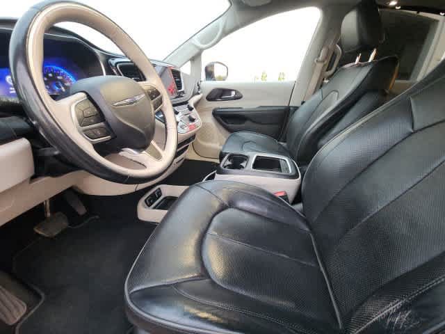 Used 2020 Chrysler Pacifica Limited FWD image 31