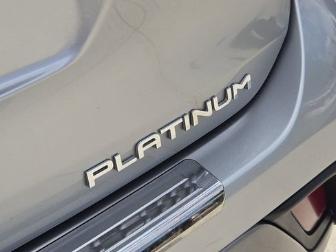 Used 2022 Toyota Highlander Platinum FWD image 13
