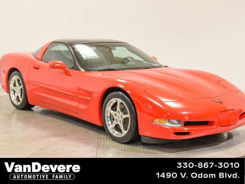 Used 2004 Chevrolet Corvette Coupe w/ Roof Package image 1