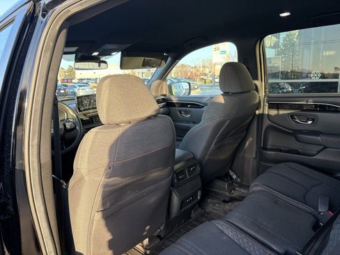 Used 2025 Honda Pilot Sport image 35