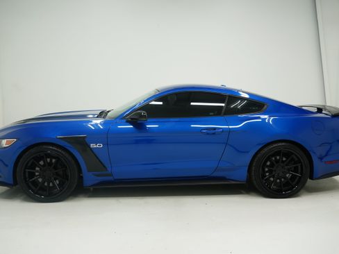 Used 2017 Ford Mustang GT Premium w/ Equipment Group 401A RWD image 7