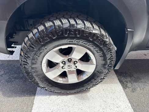 Used 2012 Nissan Frontier SV AWD/4WD image 19