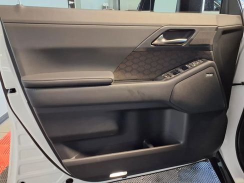 Used 2025 Lexus GX 550 w/ Accessory Package (31) AWD/4WD image 16