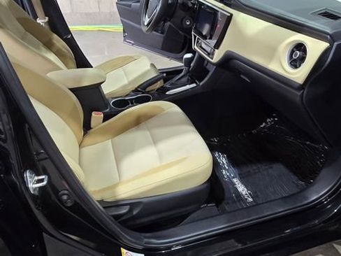 Used 2017 Toyota Corolla LE w/ LE Premium Package w/Moonroof image 6