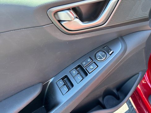 Used 2022 Hyundai Ioniq SE image 11