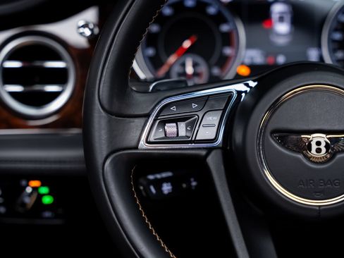 Used 2018 Bentley Bentayga AWD/4WD image 43