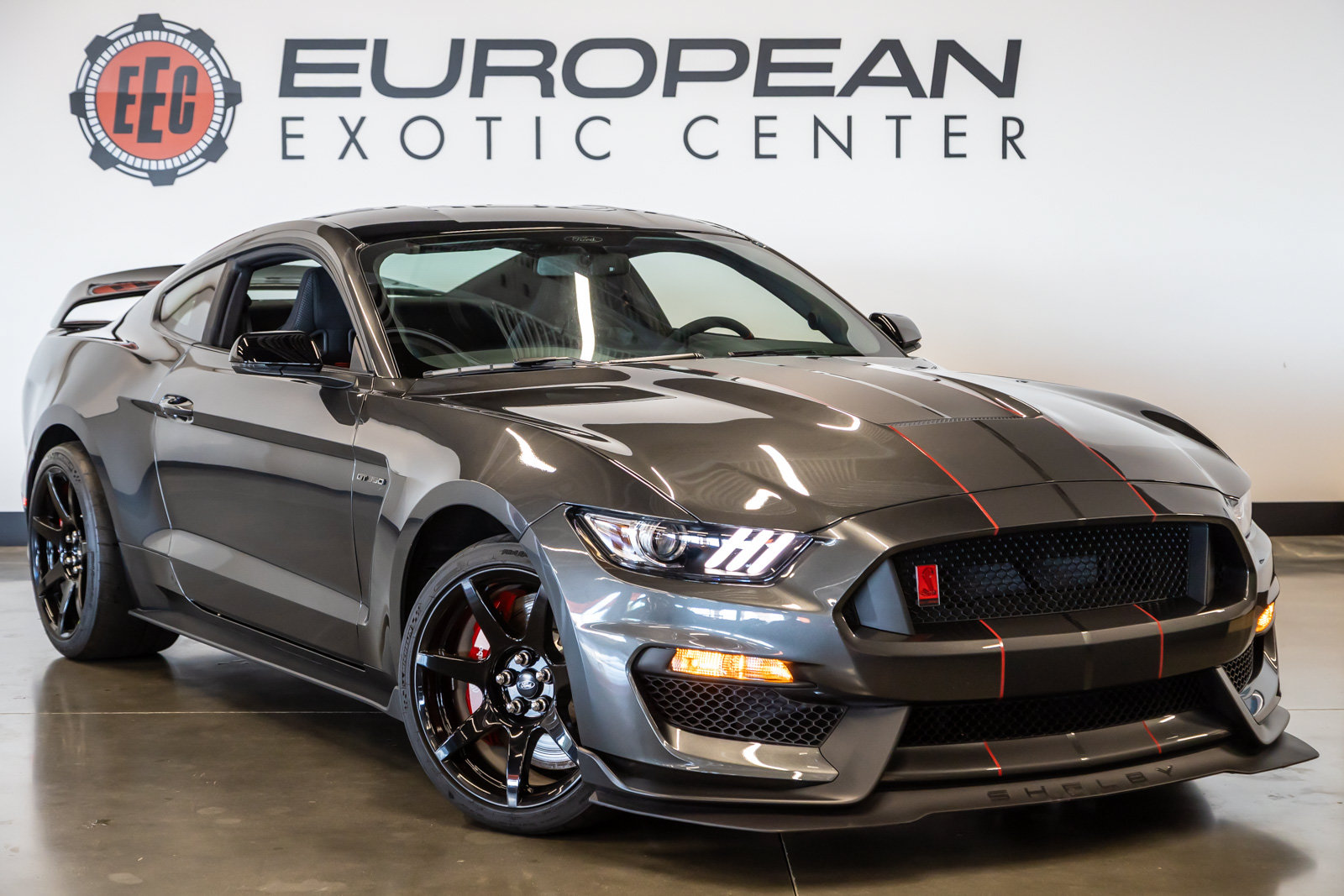 Used 2019 Ford Mustang Shelby GT350R w/ GT350R Equipment Group 920A RWD image 1