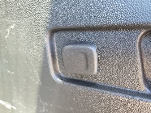 Used 2023 GMC Acadia SLE w/ Driver Convenience Package FWD image 15