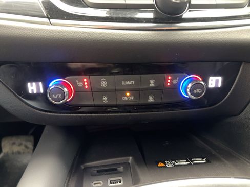 Used 2024 Buick Enclave Essence w/ Experience Buick Package image 19