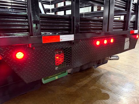 Used 2016 Ford F550 2WD Crew Cab Super Duty image 35