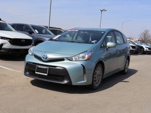Used 2015 Toyota Prius V Three image 17