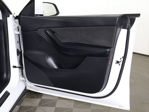 Used 2021 Tesla Model Y Long Range AWD/4WD image 25