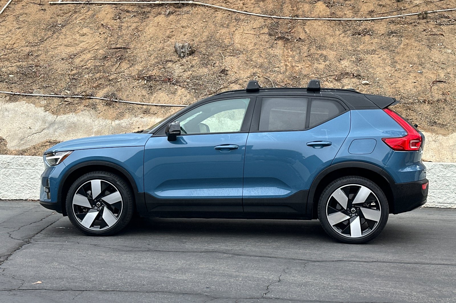 Certified 2023 Volvo XC40 Recharge Ultimate w/ Protection Package Premier AWD/4WD image 8
