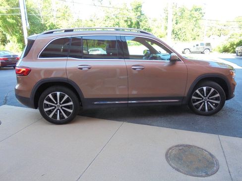 Used 2022 Mercedes-Benz GLB 250 4MATIC image 4