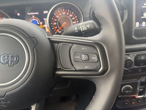 Used 2023 Jeep Gladiator Sport image 17