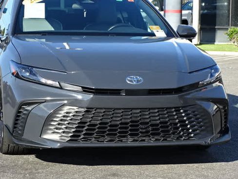 Used 2025 Toyota Camry SE FWD image 4