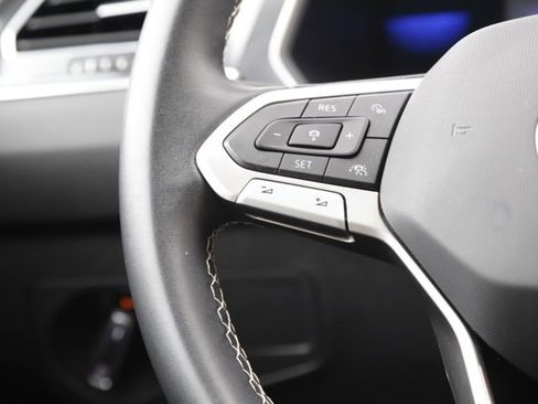 Used 2022 Volkswagen Tiguan SE w/ Panoramic Sunroof Package image 20