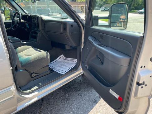 Used 2006 Chevrolet Silverado 2500 LT w/ Heavy-Duty Power Package AWD/4WD image 26