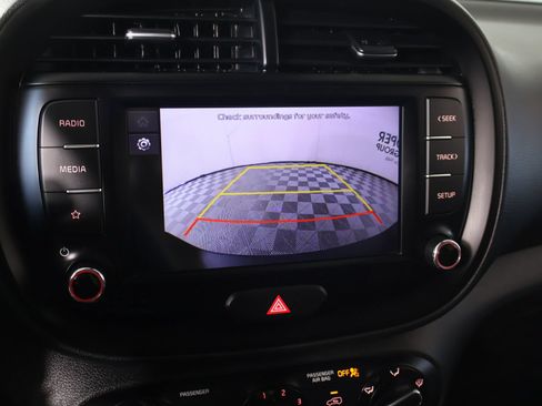 Used 2022 Kia Soul LX w/ Technology Package FWD image 6