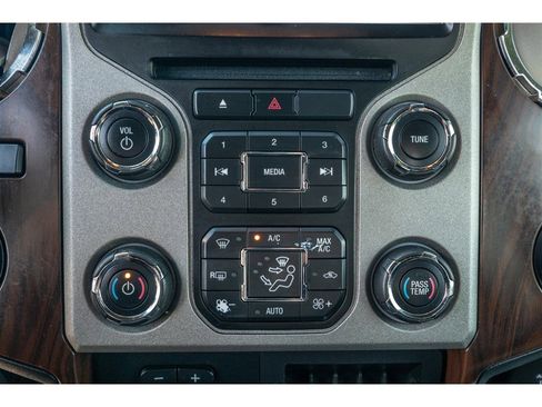 Used 2014 Ford F250 Lariat w/ Lariat Ultimate Package image 20