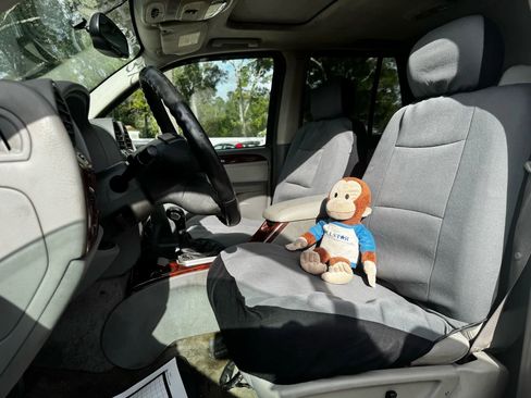 Used 2006 GMC Envoy SLT image 17