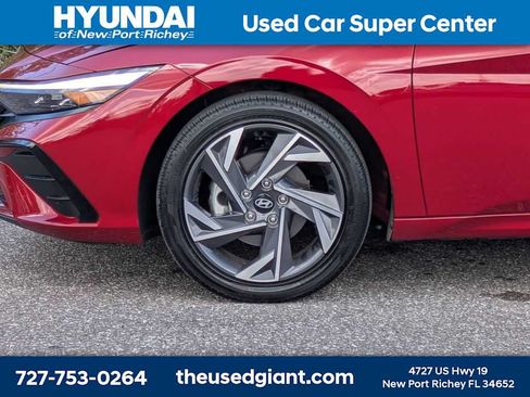 Certified 2025 Hyundai Elantra SEL FWD image 10
