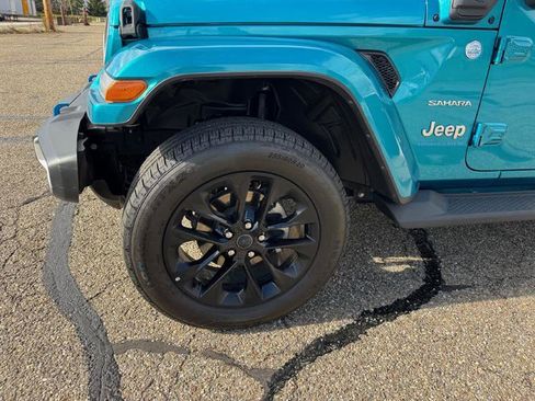 Used 2024 Jeep Wrangler Sahara image 18