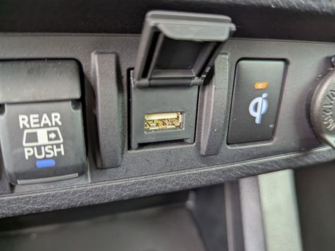 Used 2021 Toyota Tacoma Limited image 22