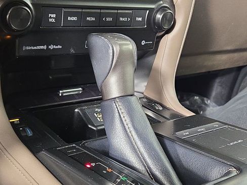 Used 2023 Lexus GX 460 Premium w/ Accessory Package image 23