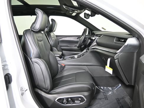 New 2025 Jeep Grand Cherokee Overland w/ Adv Protech Group III image 14