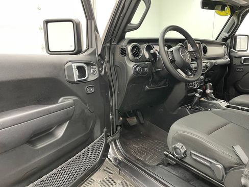 Used 2023 Jeep Gladiator Sport AWD/4WD image 15