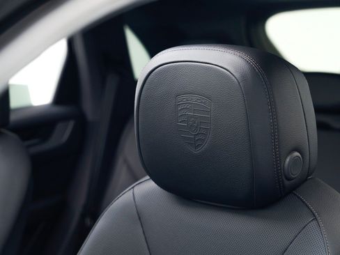 Certified 2026 Porsche Cayenne AWD/4WD image 19