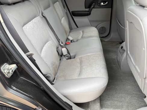 Used 2004 Saturn Vue 2WD V6 w/ Comfort Pkg image 13