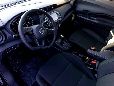New 2025 Nissan Kicks Play S image 9