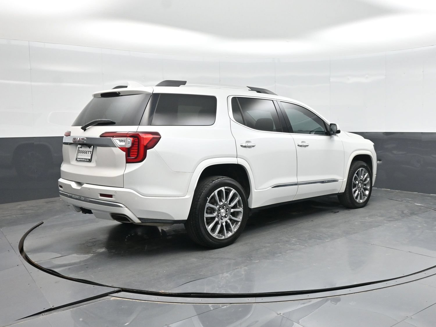 Used 2023 GMC Acadia Denali w/ Denali Ultimate Package FWD image 9