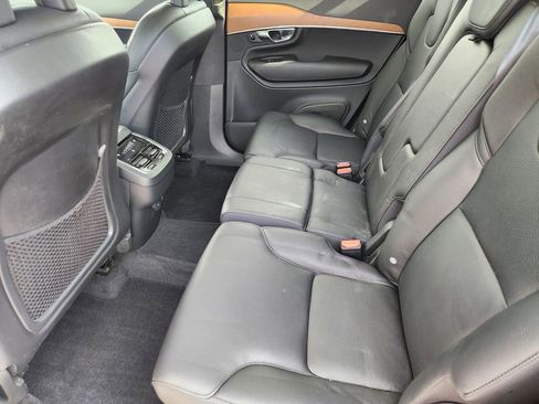 Used 2021 Volvo XC90 T6 Momentum w/ Climate Package image 17