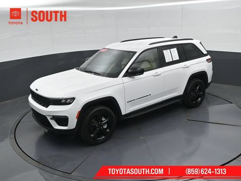 Used 2023 Jeep Grand Cherokee Limited w/ Luxury Tech Group II AWD/4WD image 55