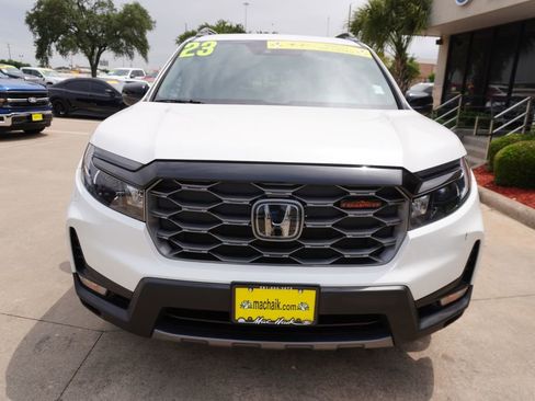 Used 2023 Honda Passport TrailSport image 2