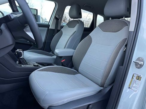 Used 2024 Volkswagen Taos SE image 21