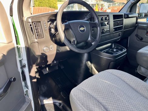 Used 2010 Chevrolet Express 2500 w/ Chrome Appearance Package image 13